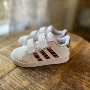 Like New Toddler Adidas Sneaker size 8